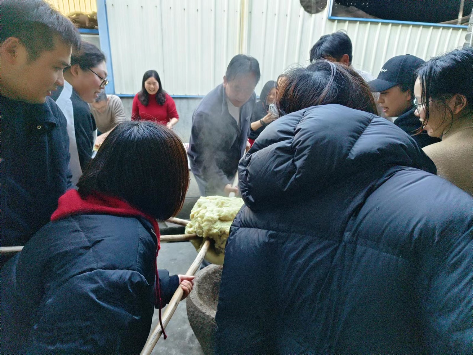 易順建工集團(tuán)：體驗(yàn)黃粿制作，傳承傳統(tǒng)文化