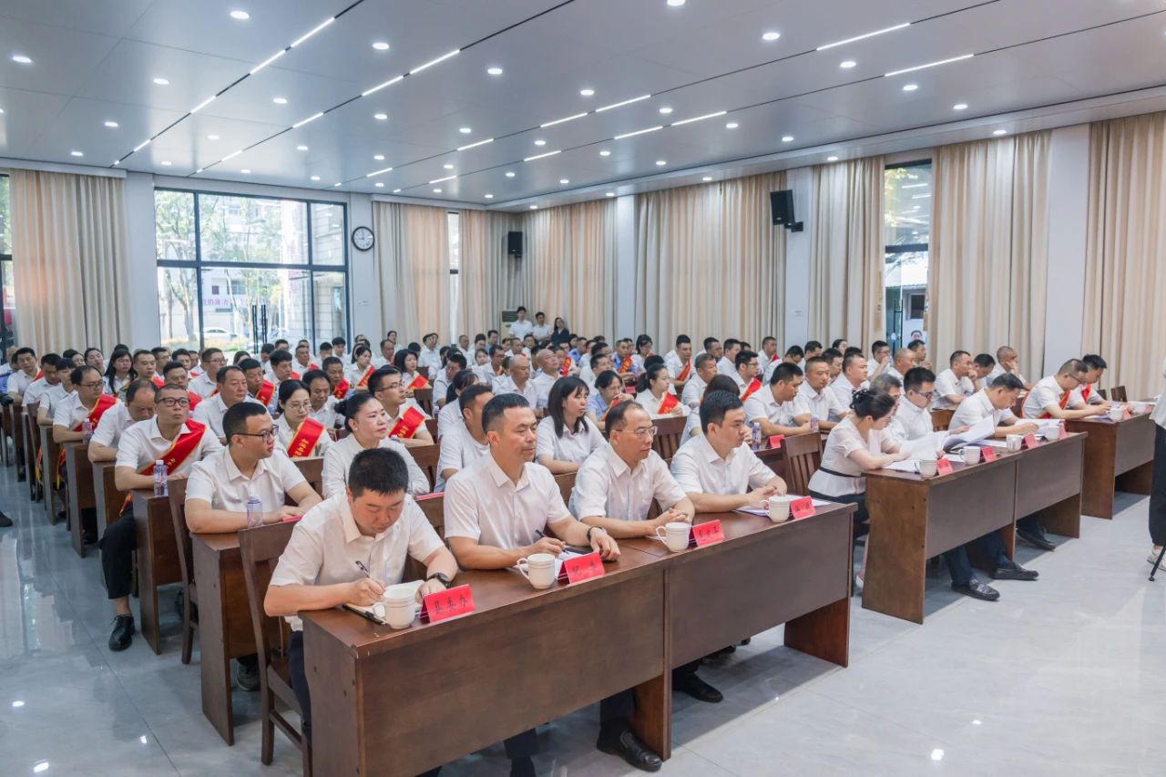 喜報(bào)！易順建工集團(tuán)與總經(jīng)理李晉恒雙雙榮獲松溪縣“6·9”極端暴雨洪澇災(zāi)害防御優(yōu)秀表彰。