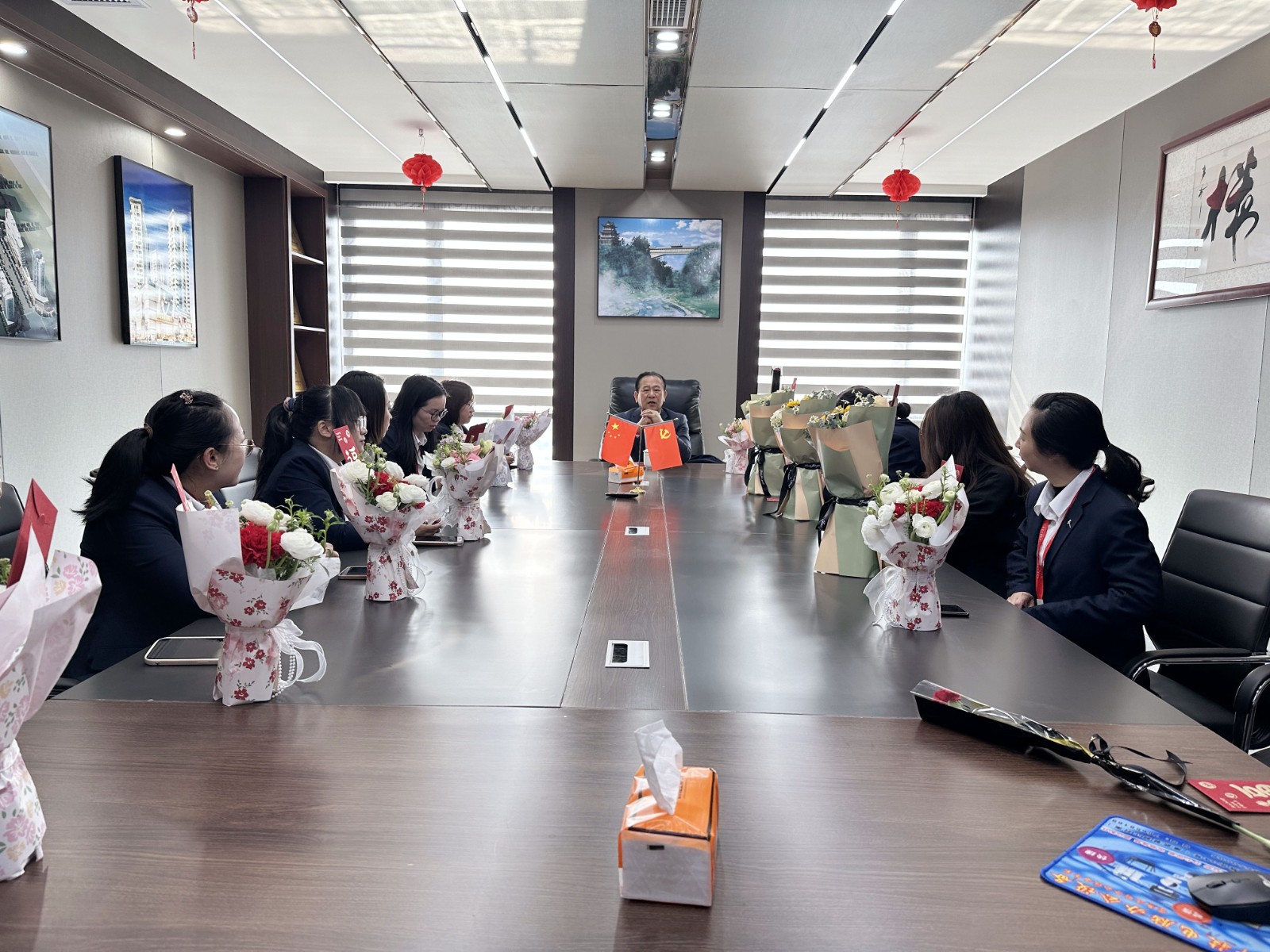 “同心協(xié)力 乘風破浪 巾幗力量，再創(chuàng)輝煌”易順建工集團舉行婦女節(jié)慶祝大會